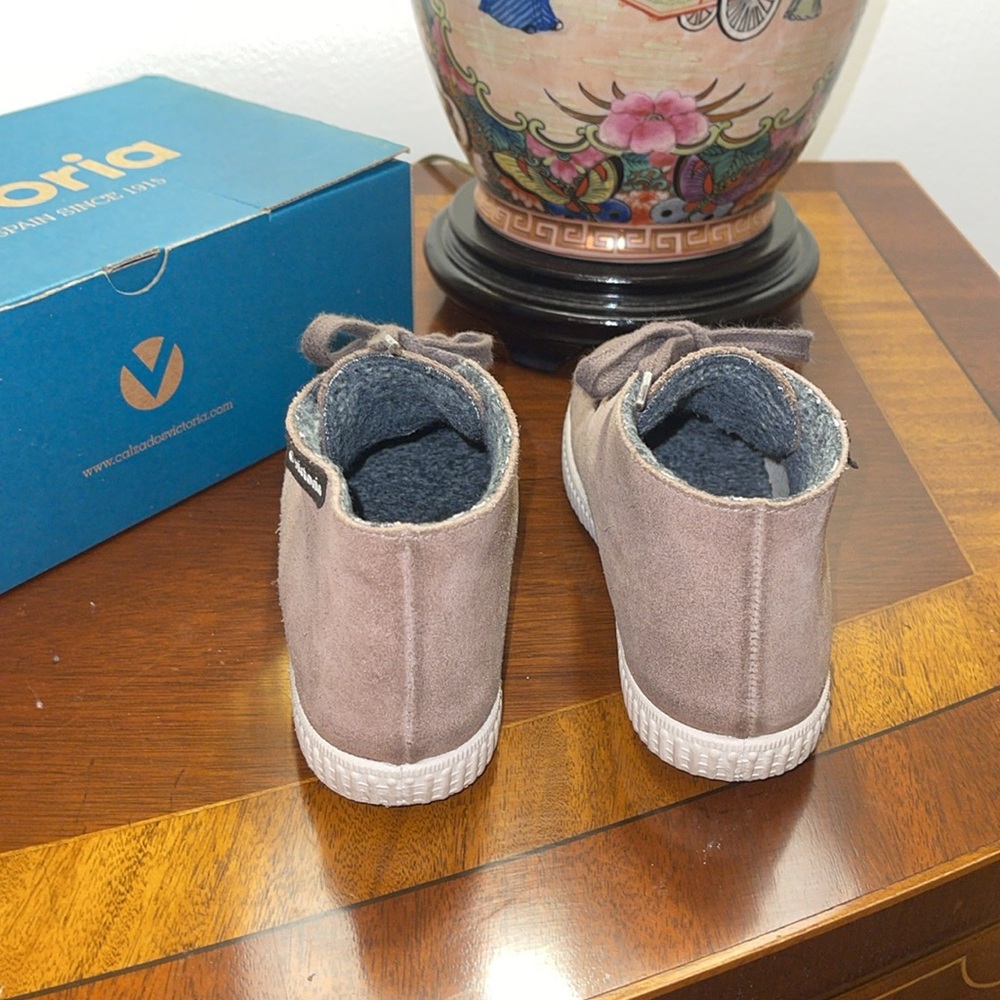 VICTORIA SHOES SPAIN Kids Taupe Suede Lace Up Low Boots Sz. 12.5 EU 30 - GUC! - Picture 3 of 5